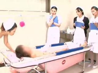 Formim infermiere demonstron proper larje teknikë